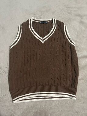 Brandy Melville Brown Cable Knit V‑Neck Sweater Vest